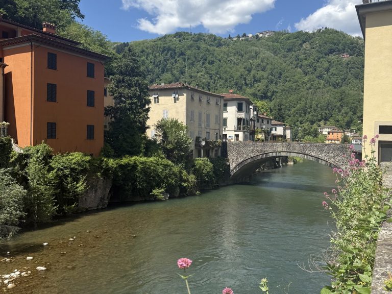 gallery breathe tuscany river stone bridge