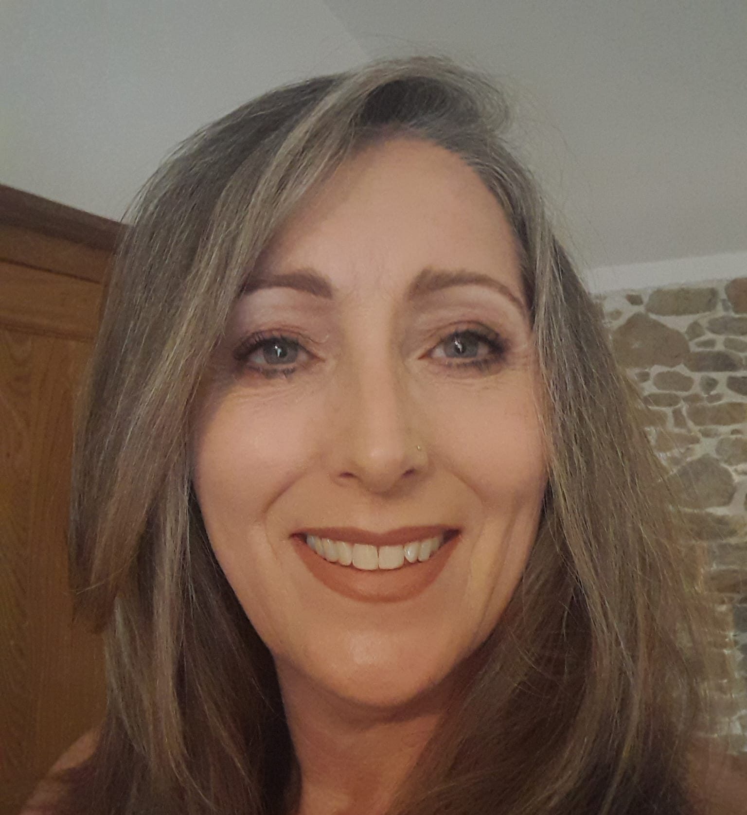 Joanna, founder of Breathe Tuscany, smiling in a close-up portrait